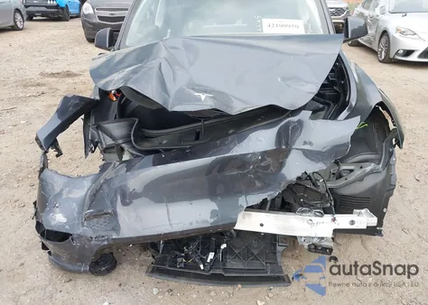 2025 Tesla Model Y Long Range Dual Motor All-Wheel Drive from USA, damaged, VIN 7SAYGDED7SA373235